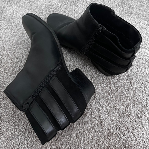Arturo Chiang Leather Ankle Boots - Picture 3 of 6
